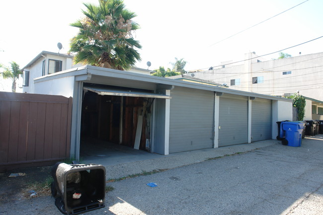 4437-4439 Hazeltine Ave in Sherman Oaks, CA - Building Photo - Building Photo