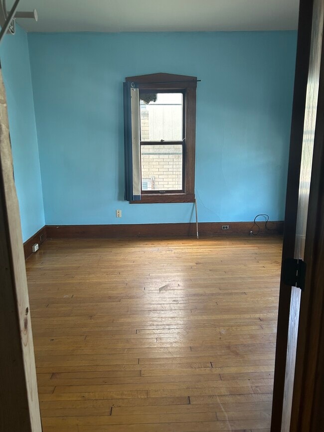 3131 N Bartlett Ave, Unit 1st floor in Milwaukee, WI - Building Photo - Building Photo