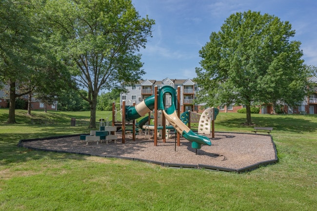 The Apartments at Canterbury in Rosedale, MD - Foto de edificio - Building Photo