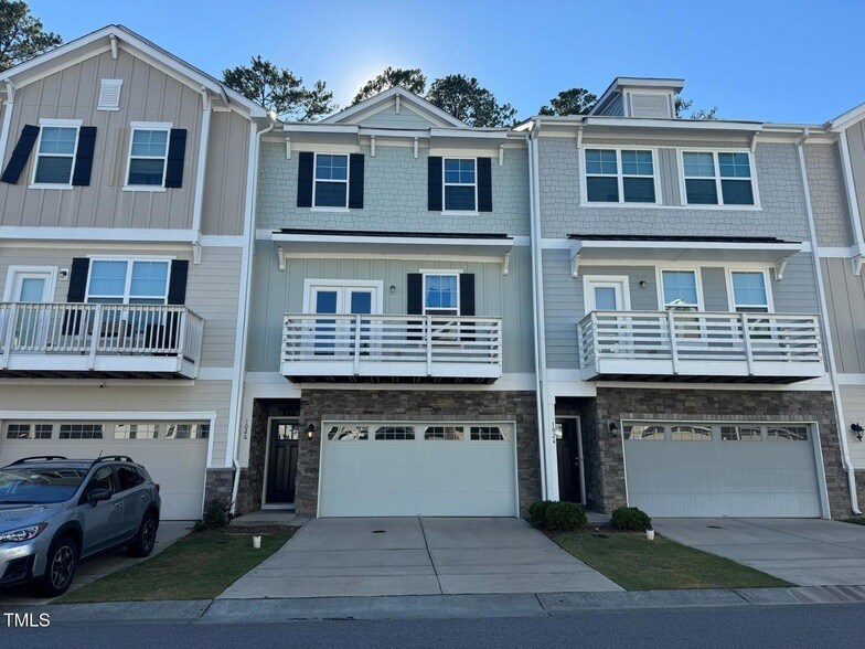 1026 Diamond Dove Ln in Apex, NC - Building Photo