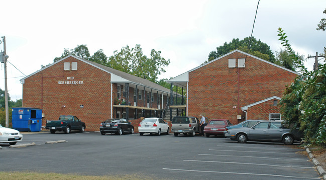 Crossroads East in Roanoke, VA - Foto de edificio - Building Photo