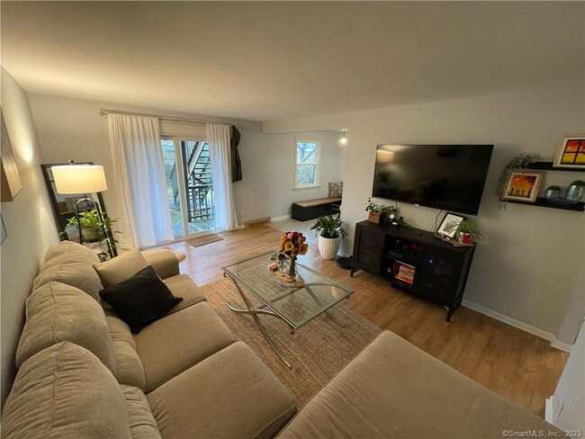 49 Carriage Path S in Milford, CT - Building Photo - Building Photo