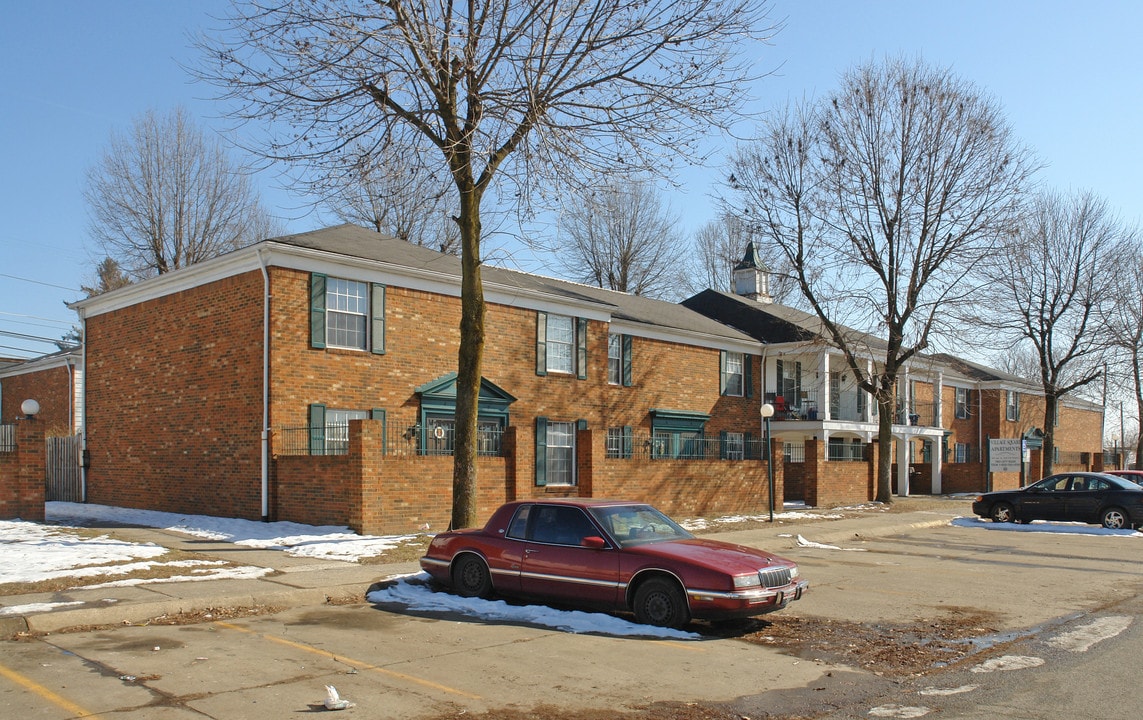 Village Square Apartments in South Point, OH - Building Photo