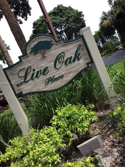 property at 9431 Live Oak Pl