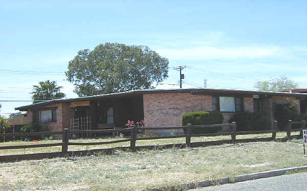 2226-2234 E Spring St in Tucson, AZ - Foto de edificio - Building Photo