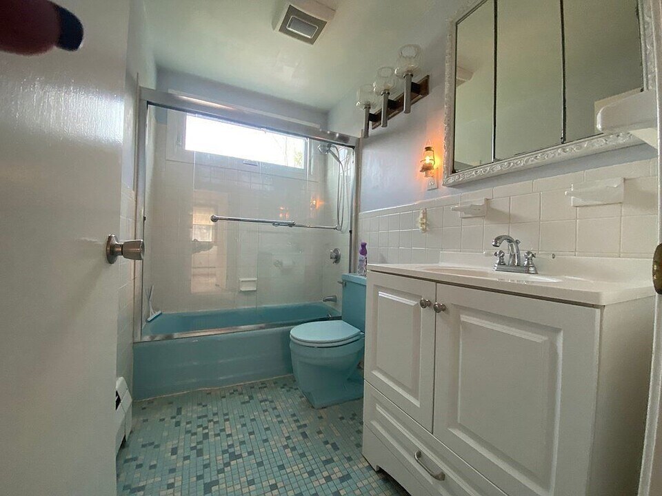 7 Mallard Way in Burlington, MA - Building Photo