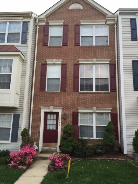 20245 Brookview Sq, Unit F in Ashburn, VA - Foto de edificio