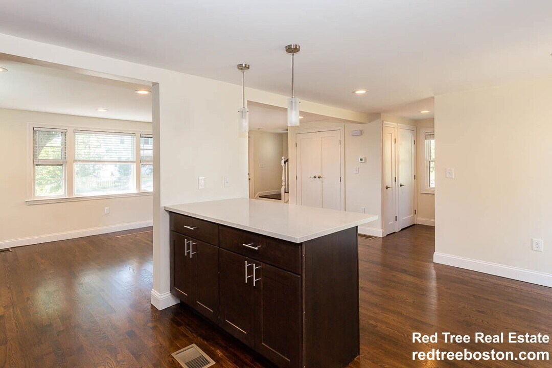 77 Rock Glen Rd in Medford, MA - Building Photo