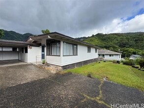 3571 Manoa Rd in Honolulu, HI - Building Photo - Building Photo