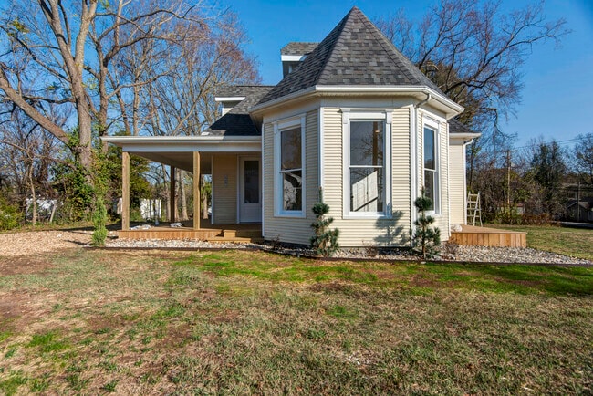 property at 308 S 6th Ave