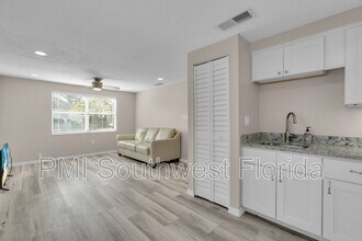 1673 Cherry Ln in Sarasota, FL - Building Photo - Building Photo