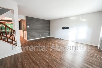 6626 Birchleigh Way in Alexandria, VA - Foto de edificio - Building Photo