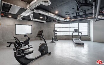 825 S Coronado St in Los Angeles, CA - Building Photo - Building Photo