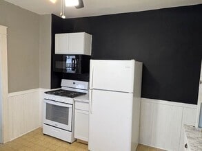 3611 Maple St, Unit 1st floor in Erie, PA - Building Photo - Building Photo