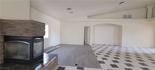 property at 2085 Saratoga St