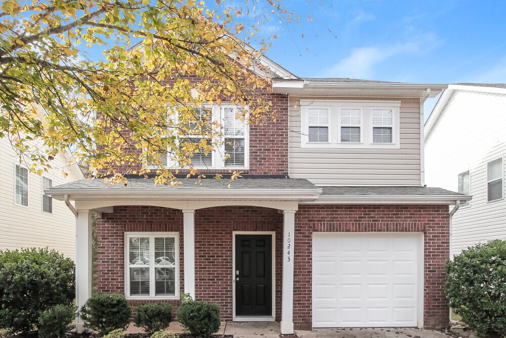 10243 Hugue Way in Charlotte, NC - Foto de edificio