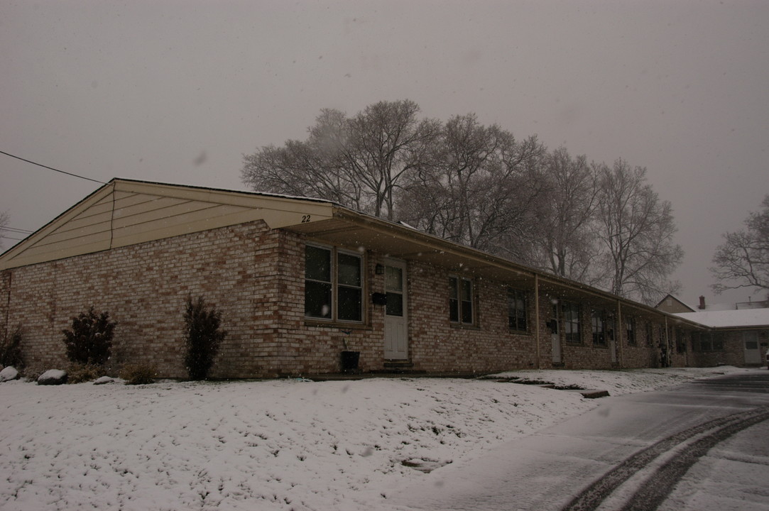 22 W. Grand Ave in Fox Lake, IL - Building Photo