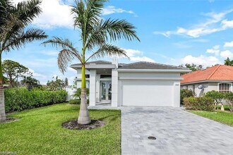693 105th Ave N in Naples, FL - Building Photo - Building Photo