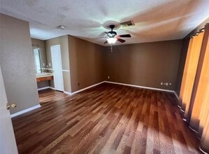 11907 N Fairhollow Ln in Houston, TX - Building Photo - Building Photo