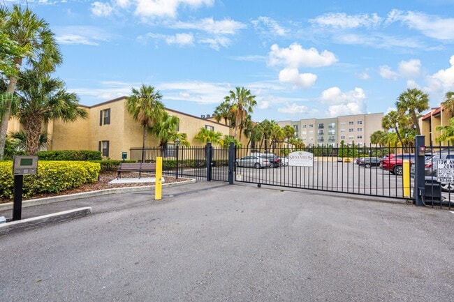 5306 Santa Rosa Ct, Unit 242 in Tampa, FL - Building Photo - Building Photo