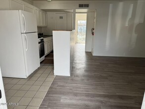2705 W Tuckey Ln in Phoenix, AZ - Building Photo - Building Photo