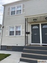 327 Leon Ave in Perth Amboy, NJ - Foto de edificio - Building Photo
