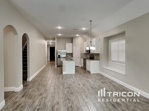 210 Morning Glory Pl in Red Oak, TX - Building Photo - Building Photo