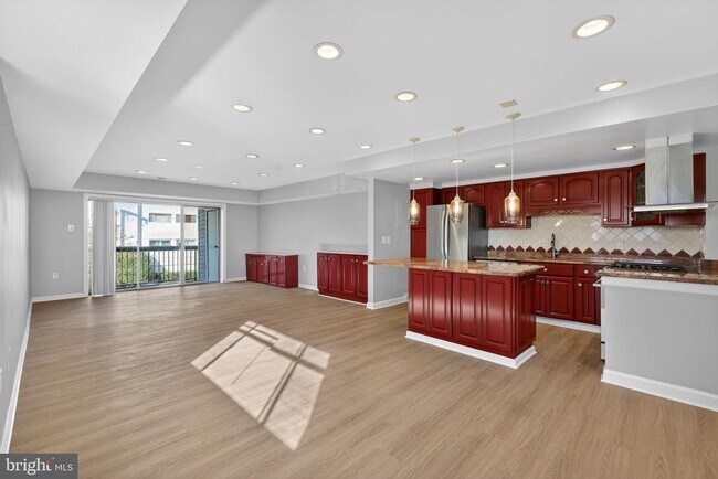 10320 Westlake Dr in Bethesda, MD - Foto de edificio - Building Photo