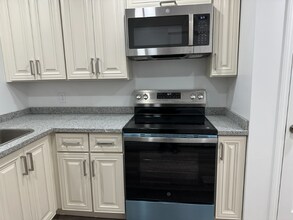 28530 Grayling Ave in Farmington Hills, MI - Building Photo - Building Photo