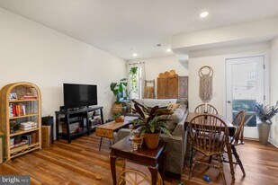 2411 Kensington Ave in Philadelphia, PA - Building Photo