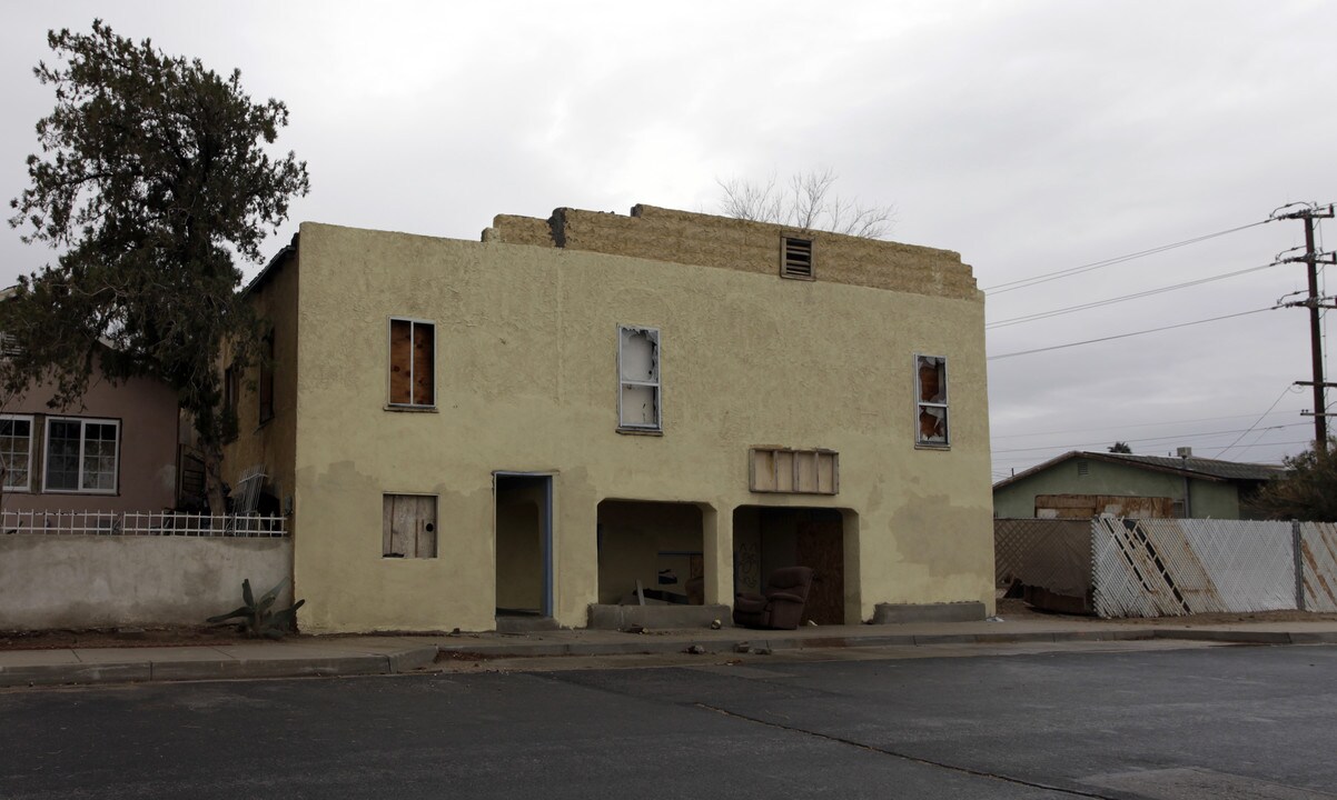 Valley Lodging in Barstow, CA - Building Photo