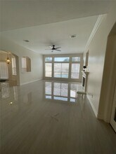 5622 Lake Pl Dr in Houston, TX - Foto de edificio - Building Photo