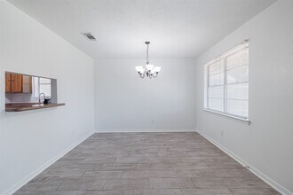16702 Pebbleglen Dr in Houston, TX - Building Photo - Building Photo