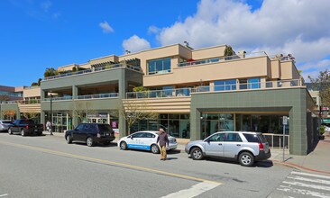 Bellevue Landing in West Vancouver, BC - Building Photo - Building Photo