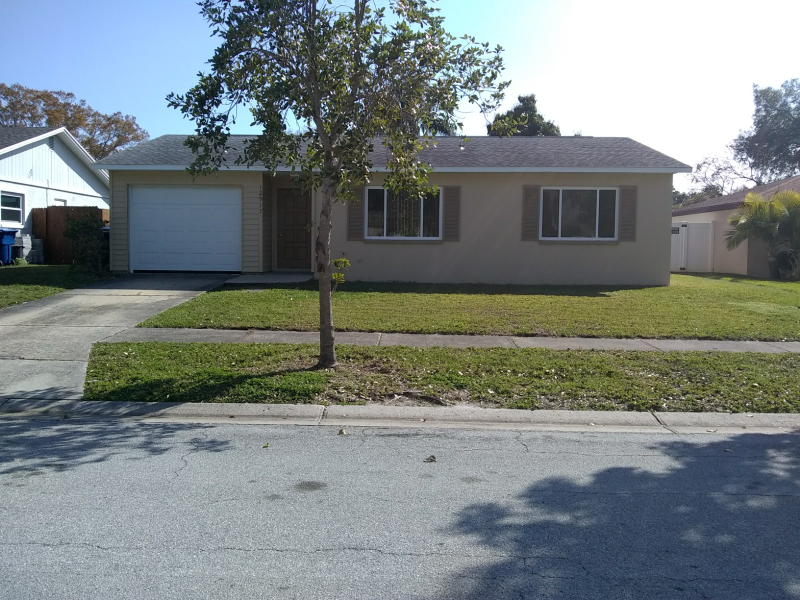 12917 128th Ave N in Largo, FL - Building Photo