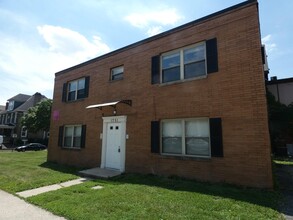 1751 Summit St, Unit A in Columbus, OH - Foto de edificio - Building Photo