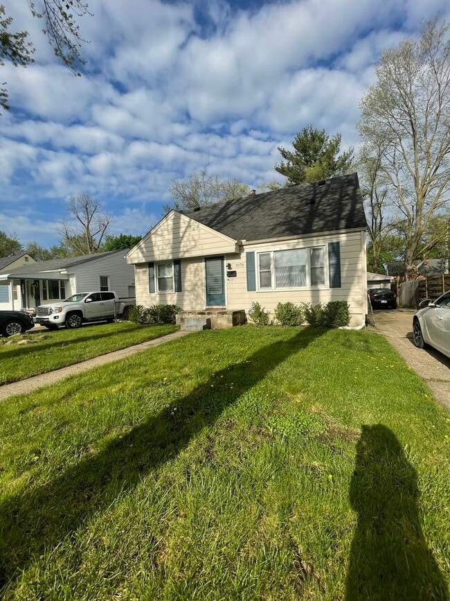 1070 Lester Ave in Ypsilanti, MI - Building Photo - Building Photo