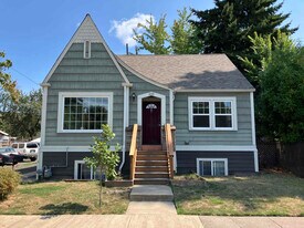 235 Catron St N in Monmouth, OR - Building Photo