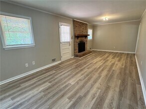 5594 Laurel Ln NW in Lilburn, GA - Building Photo - Building Photo