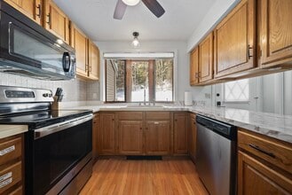 21 Vlg W Dr in Bristol, NH - Building Photo - Building Photo