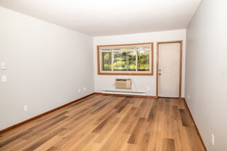 Parkwood Glen in Wisconsin Dells, WI - Foto de edificio - Building Photo