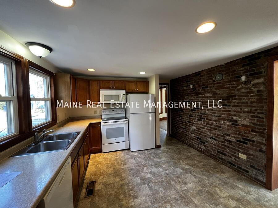 40 Dillingham St in Bangor, ME - Building Photo