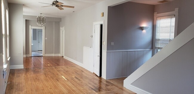 property at 2113 W Charleston St