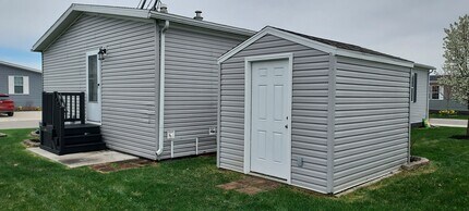 9693 Edgeworth Dr in Fenton, MI - Building Photo - Building Photo