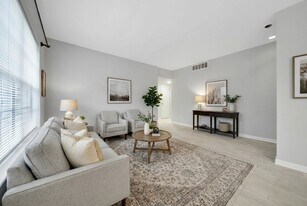 2822 Briarhurst Dr in Houston, TX - Building Photo