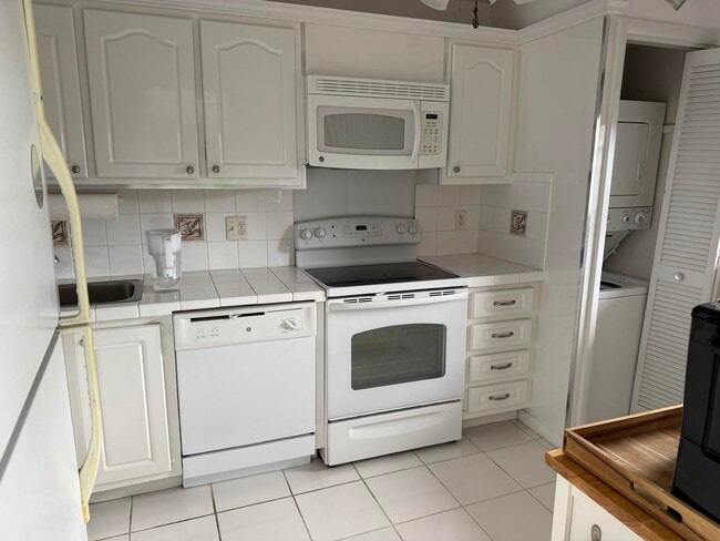 property at 1523 E Hillsboro Blvd