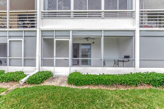 1072 Yarmouth E in Boca Raton, FL - Building Photo - Building Photo