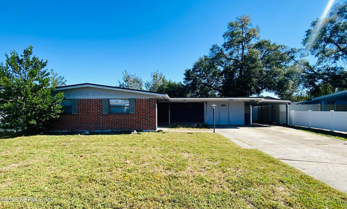 11303 Americana Ln in Jacksonville, FL - Building Photo