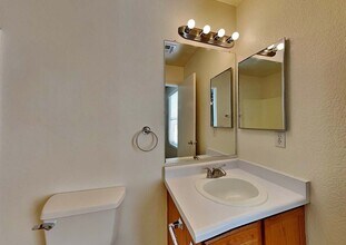 205 E Valley View Dr in Phoenix, AZ - Building Photo - Building Photo