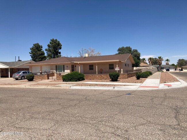 1600 Vista Real Dr in El Paso, TX - Building Photo - Building Photo